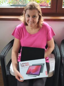 Šťastná výherkyně mobilního tabletu Lenovo Tab M11 